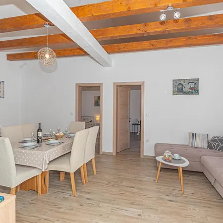 3 Bedroom Gorgeous In Bristani Donji *
