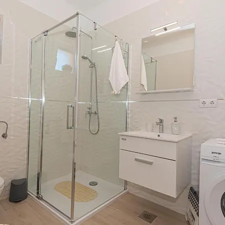 3 Bedroom Gorgeous In Bristani Donji Holiday home *