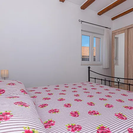 Holiday home 3 Bedroom Gorgeous In Bristani Donji