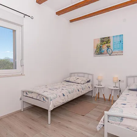 Holiday home 3 Bedroom Gorgeous In Bristani Donji *