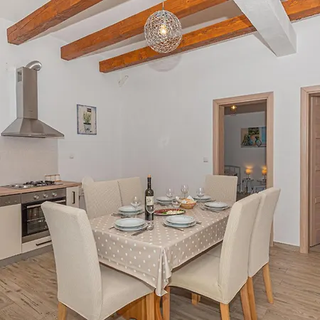 3 Bedroom Gorgeous In Bristani Donji Holiday home *
