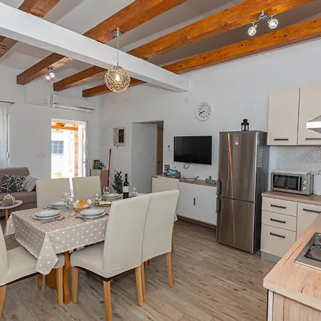 3 Bedroom Gorgeous In Bristani Donji *